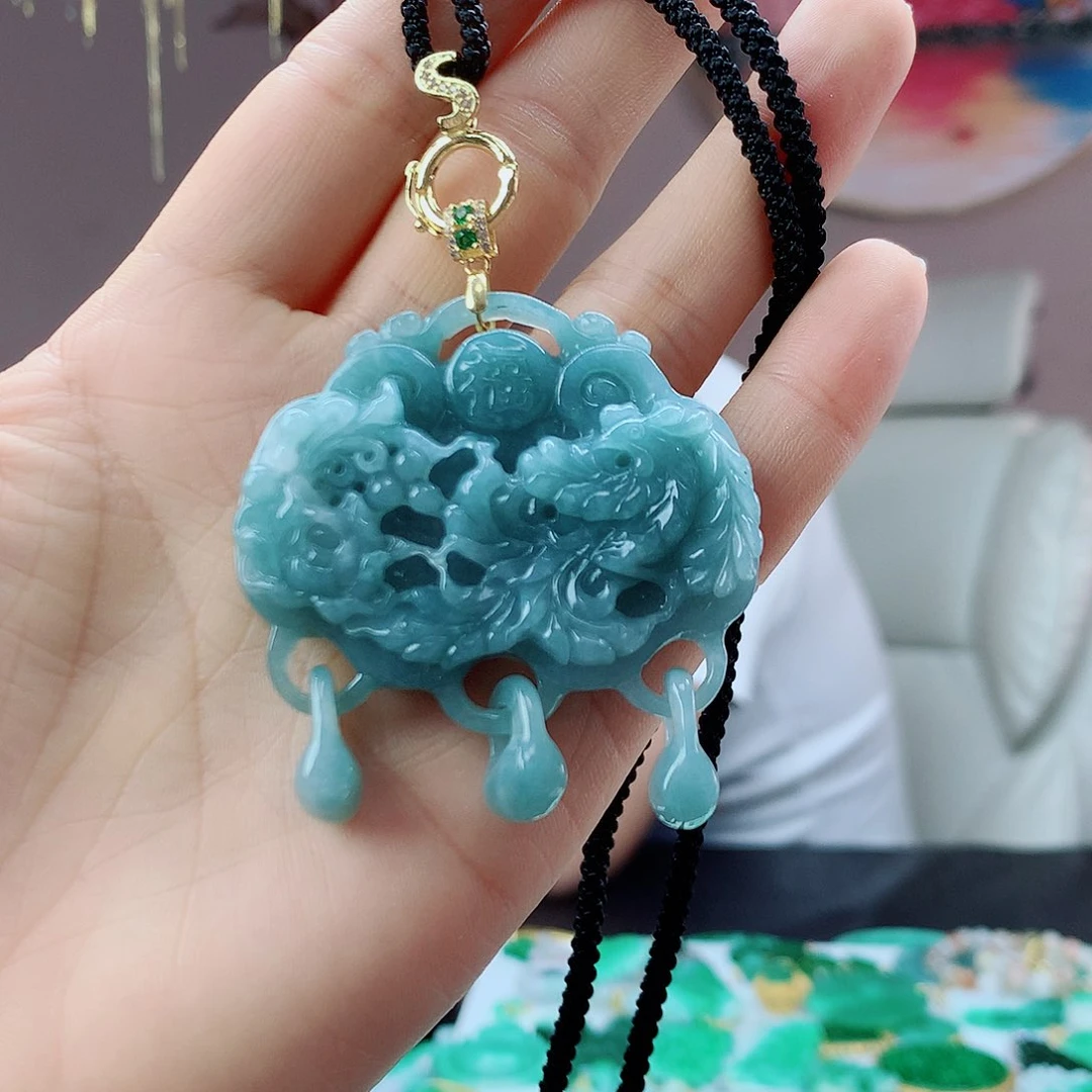 翡翠未镶嵌吊坠(赠链)