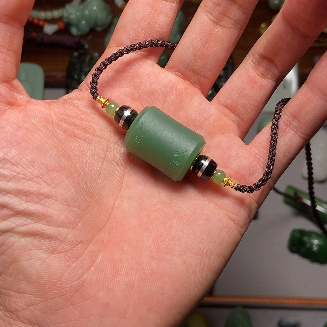 红****和田玉未镶嵌颈饰