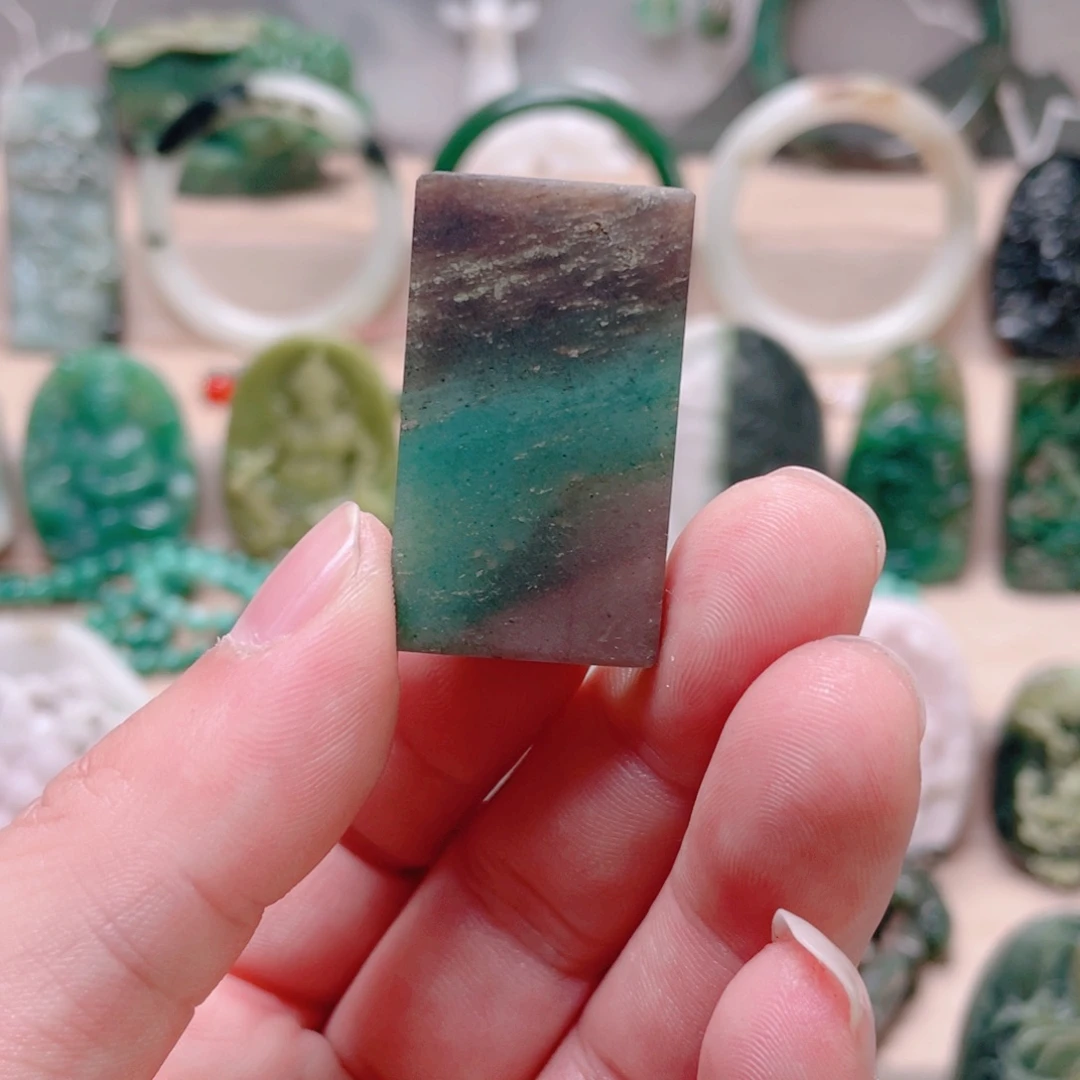 独山玉未镶嵌颈饰