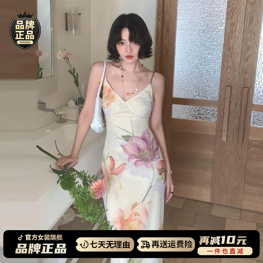 2025新款法式度假风v领碎花吊带连衣裙子女夏季修身收腰包臀长裙