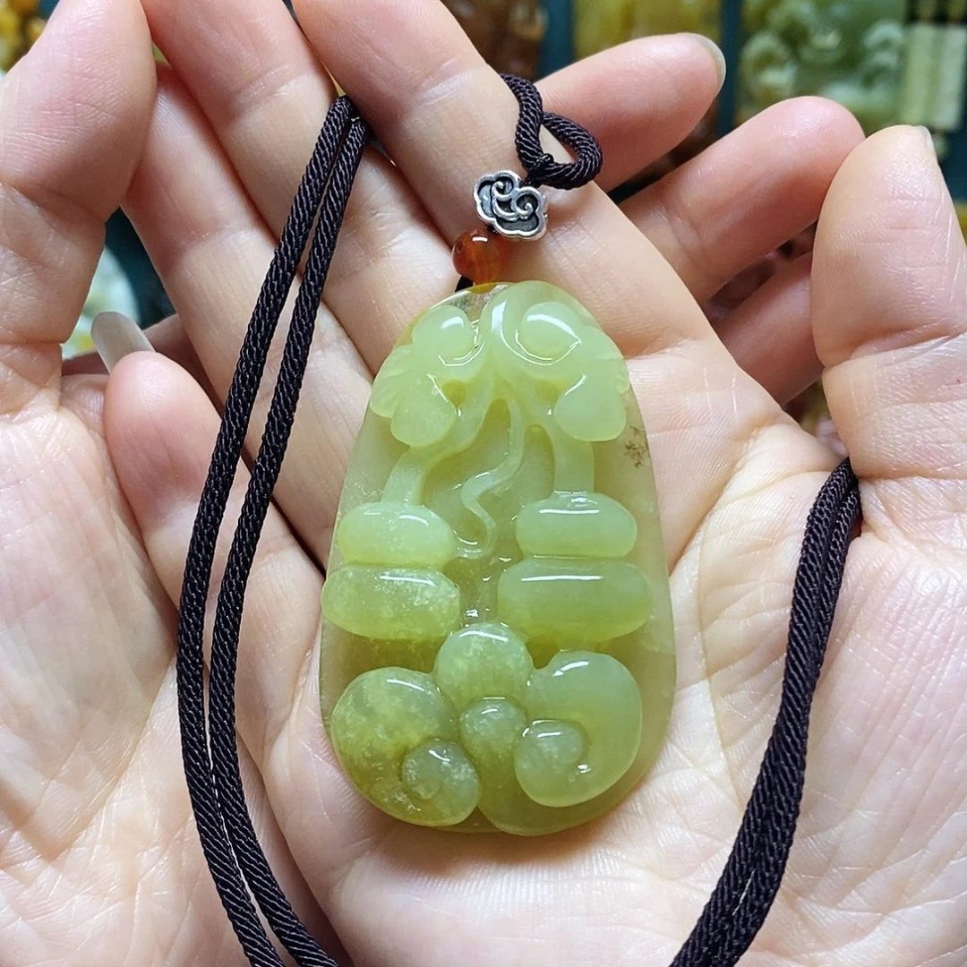 岫玉未镶嵌吊坠(赠链)