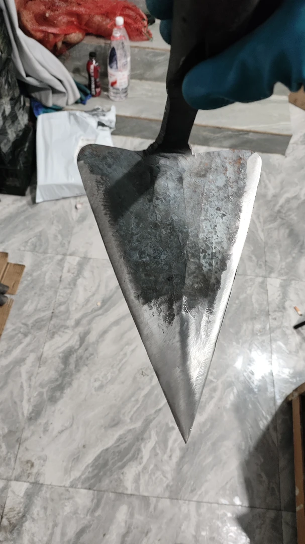 三角锄头弹簧钢锻打一体加厚锄头农用挖地种菜农具开荒翻土锄