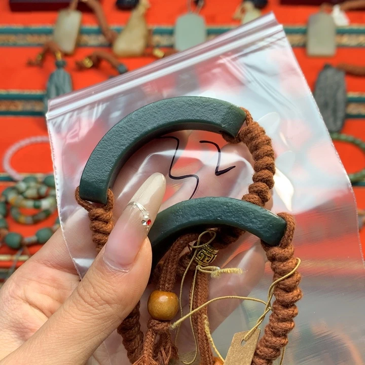 和田玉（糖玉）颈饰未镶嵌徐**呀