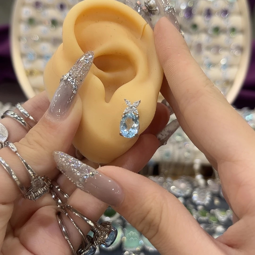 有***来银S925镶嵌女款托帕石耳饰