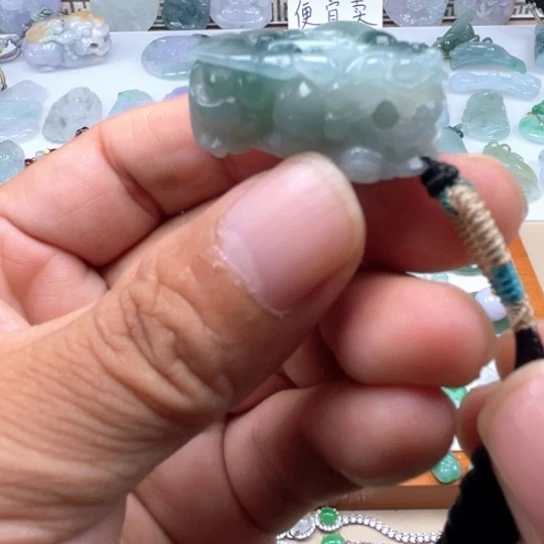 翡翠未镶嵌颈饰翡翠扣含珠冰飘花貔貅