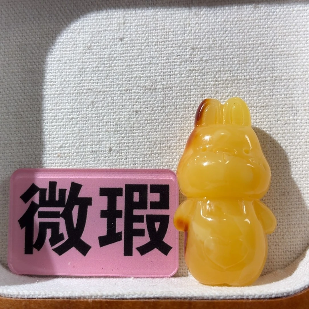 琥珀未镶嵌裸石大兔子