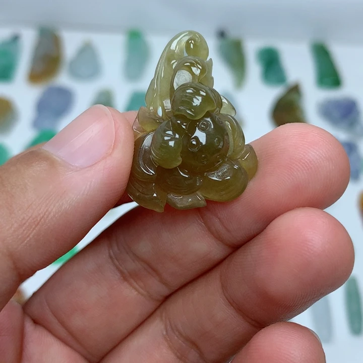 吊坠(不含链)未镶嵌翡翠