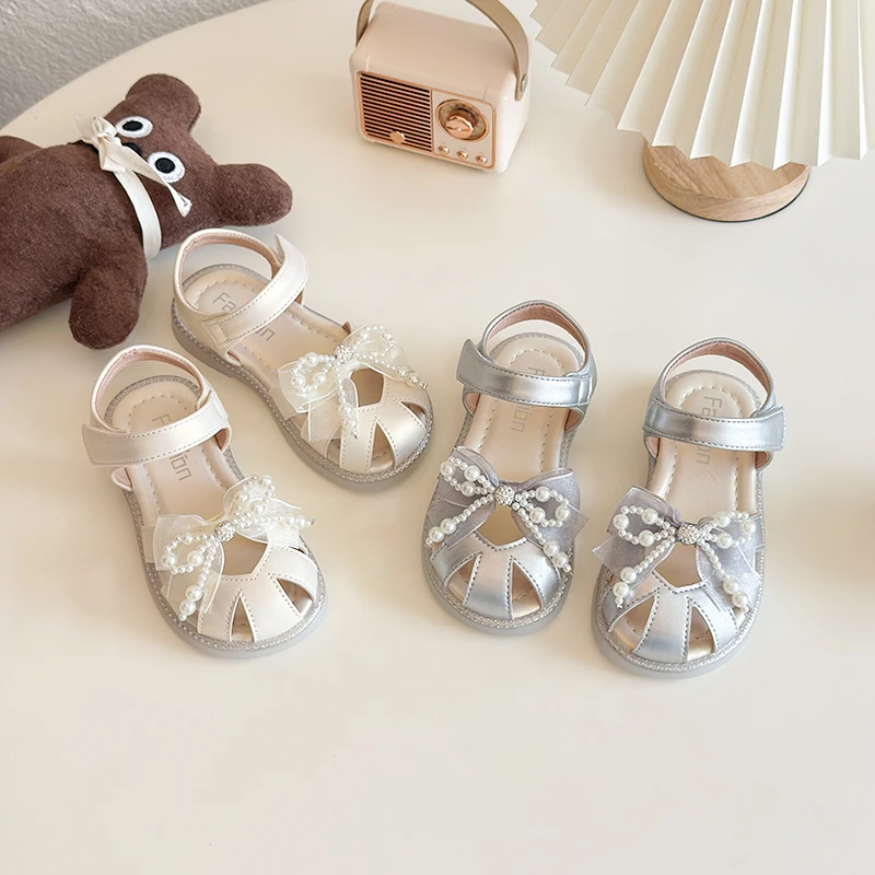 女童沙滩鞋儿童时尚镂空公主鞋2025夏季新款宝宝软底珍珠包头凉鞋