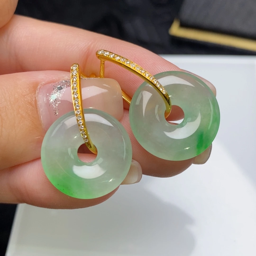 18K金镶嵌翡翠耳饰甜甜圈