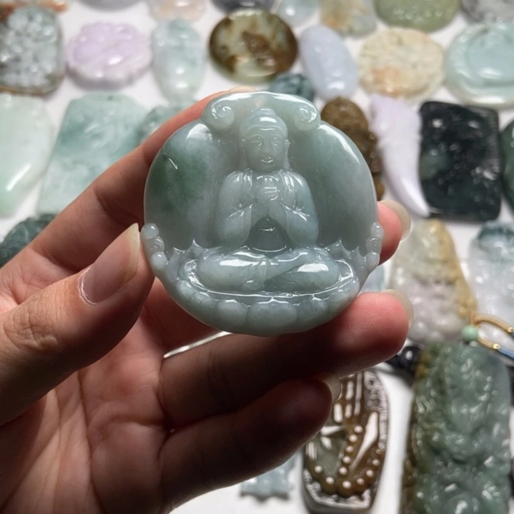 翡翠未镶嵌颈饰大日如来47