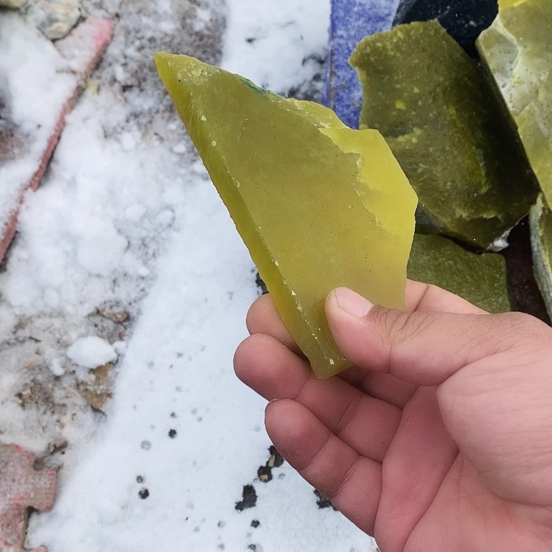 长***尹岫玉未镶嵌奇石原石摆件