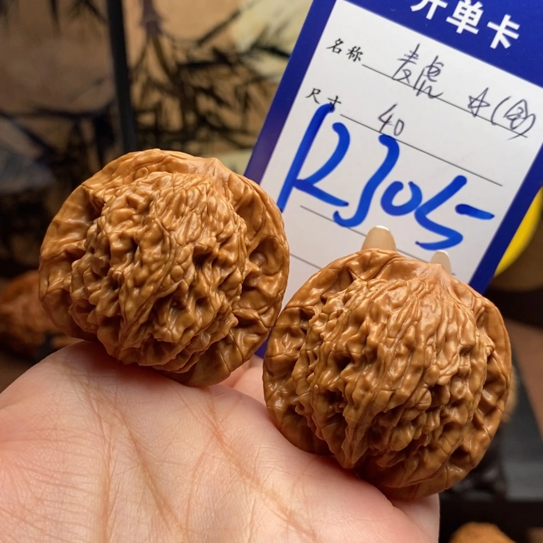 文玩核桃吊坠麦虎40