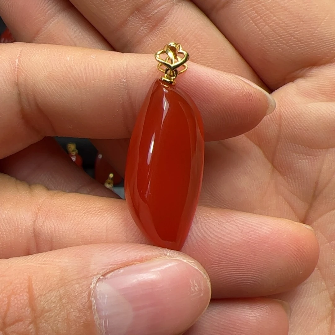 南红玛瑙吊坠18K金镶嵌