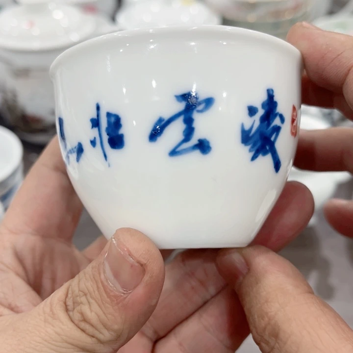 壶釉下五彩的瓷器和瓷器