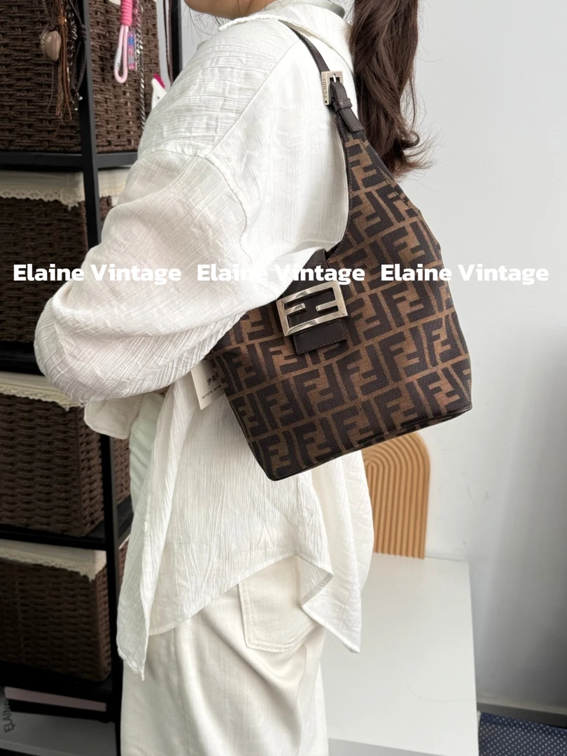 95新 FENDI/芬迪 老花薯条单肩腋下包(19cm) 超可爱/Y214-1