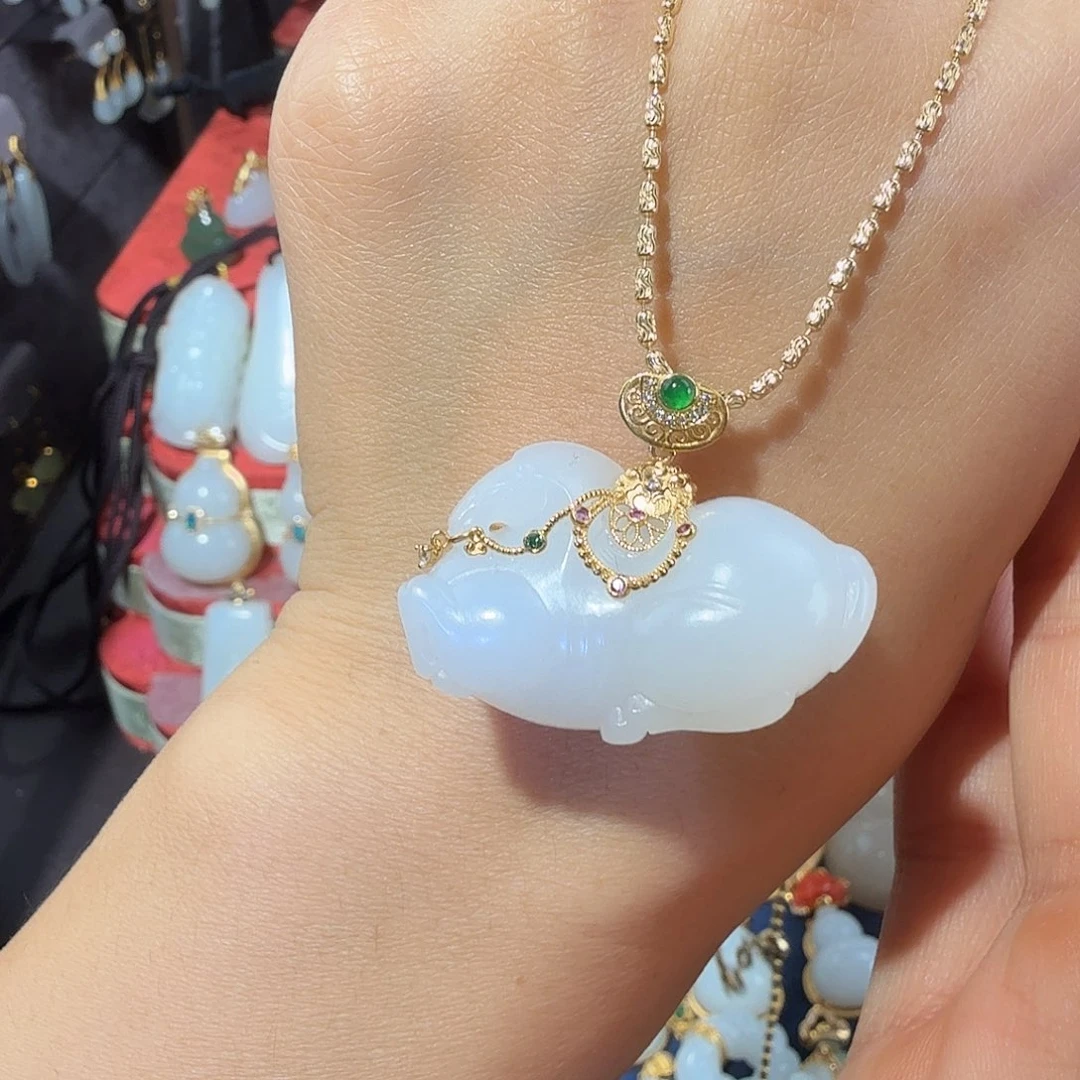 和田玉18K金镶嵌颈饰