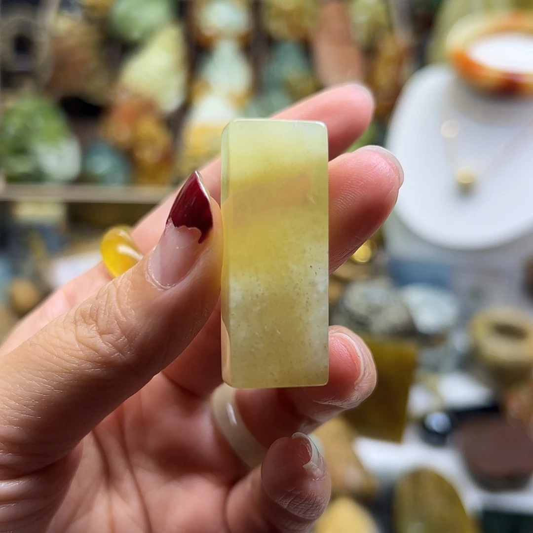 未镶嵌岫玉颈饰天青冻印章