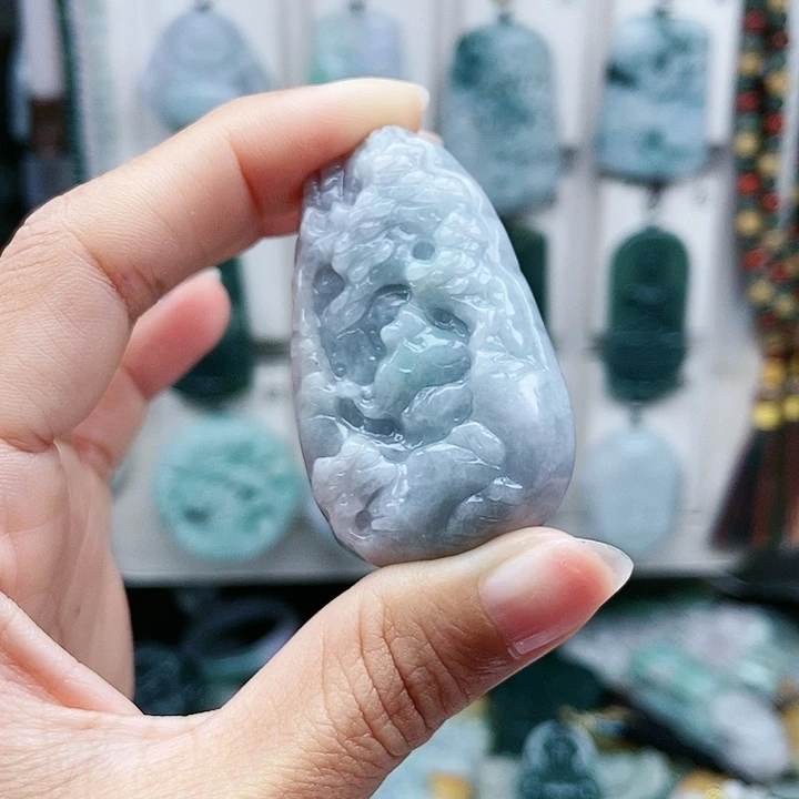 颈饰足铂镶嵌翡翠翡翠