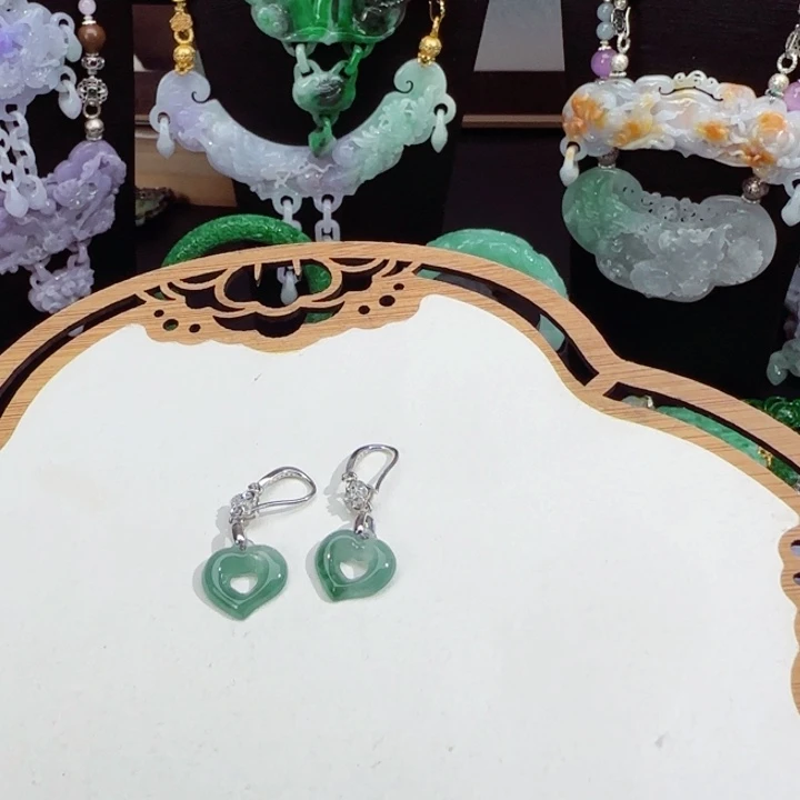 翡翠未镶嵌颈饰耳环