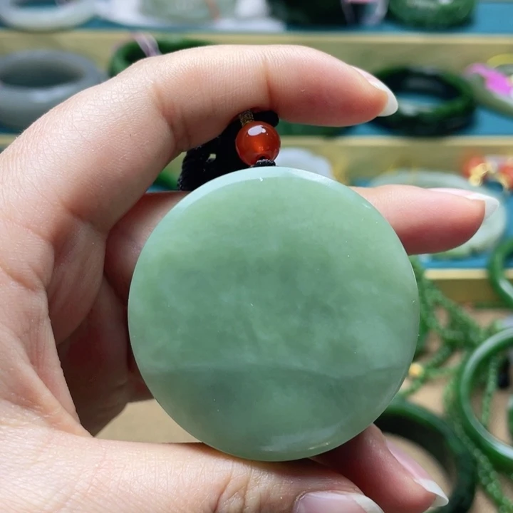 和田玉吊坠60圈口。编号94未镶嵌