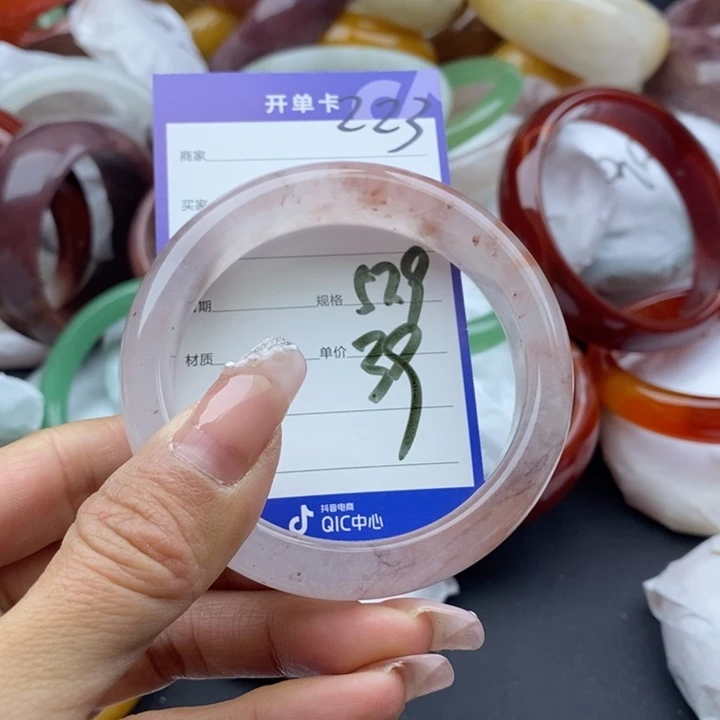 石英质玉手镯未镶嵌