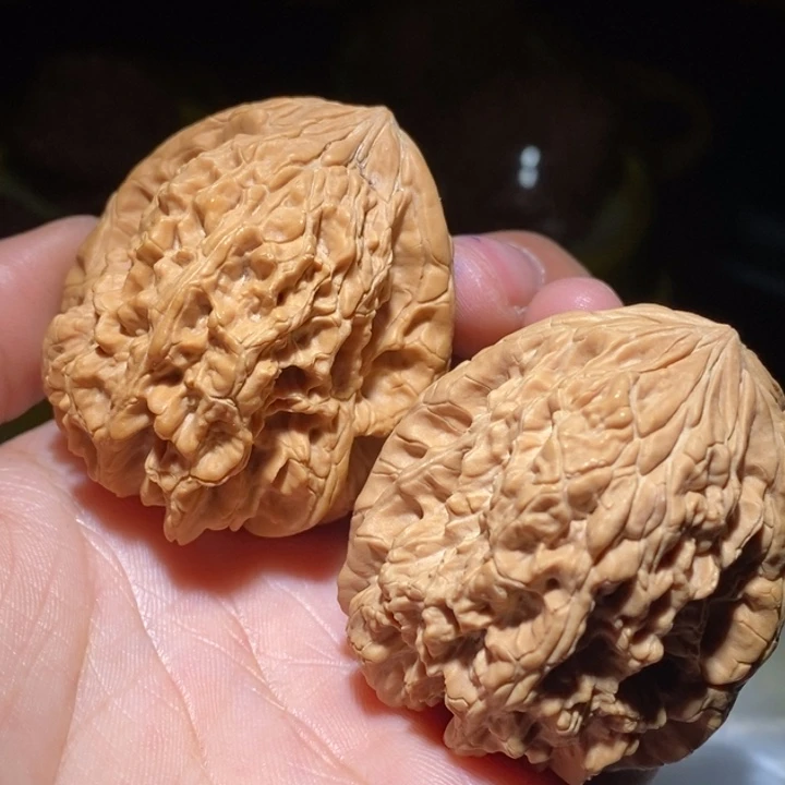 钓***恼吊坠文玩核桃有瑕疵暴雪