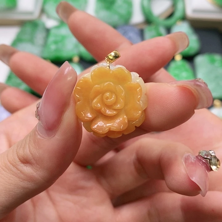 翡翠颈饰未镶嵌吊坠