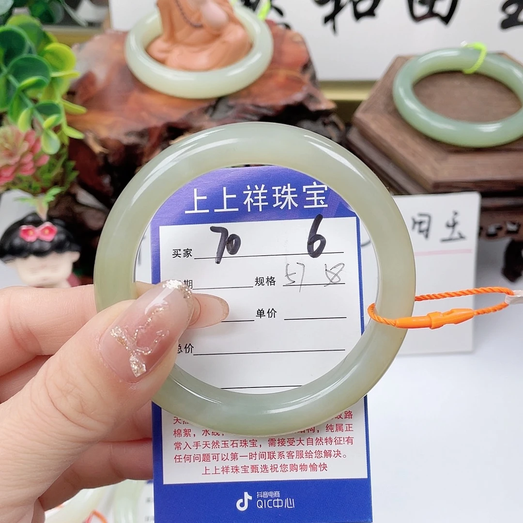 和田玉未镶嵌手镯