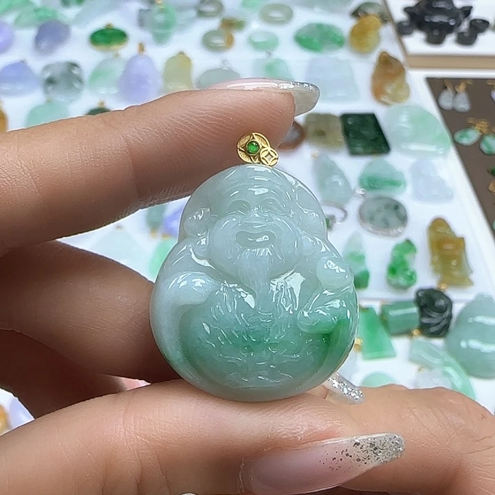 翡翠颈饰未镶嵌飘绿财神