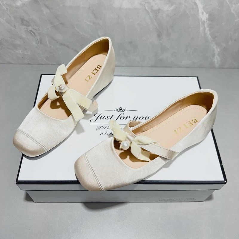 玛丽珍鞋春秋晚晚风温柔一脚蹬懒人配裙子绸缎内增高3厘米女单鞋