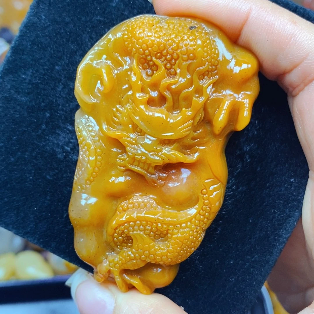 未镶嵌石英质玉（黄龙玉）颈饰