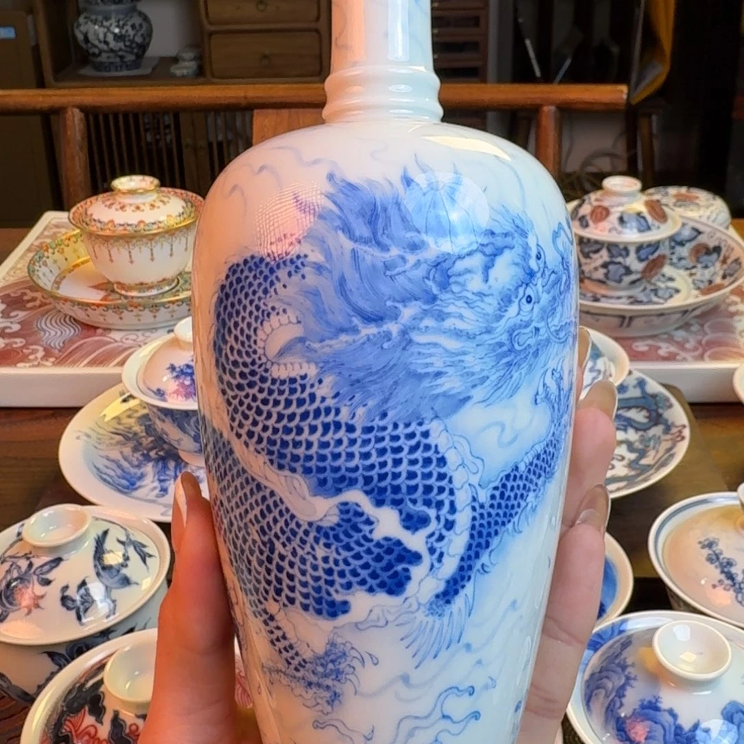 杯重工龙纹赏瓶一个纯手绘