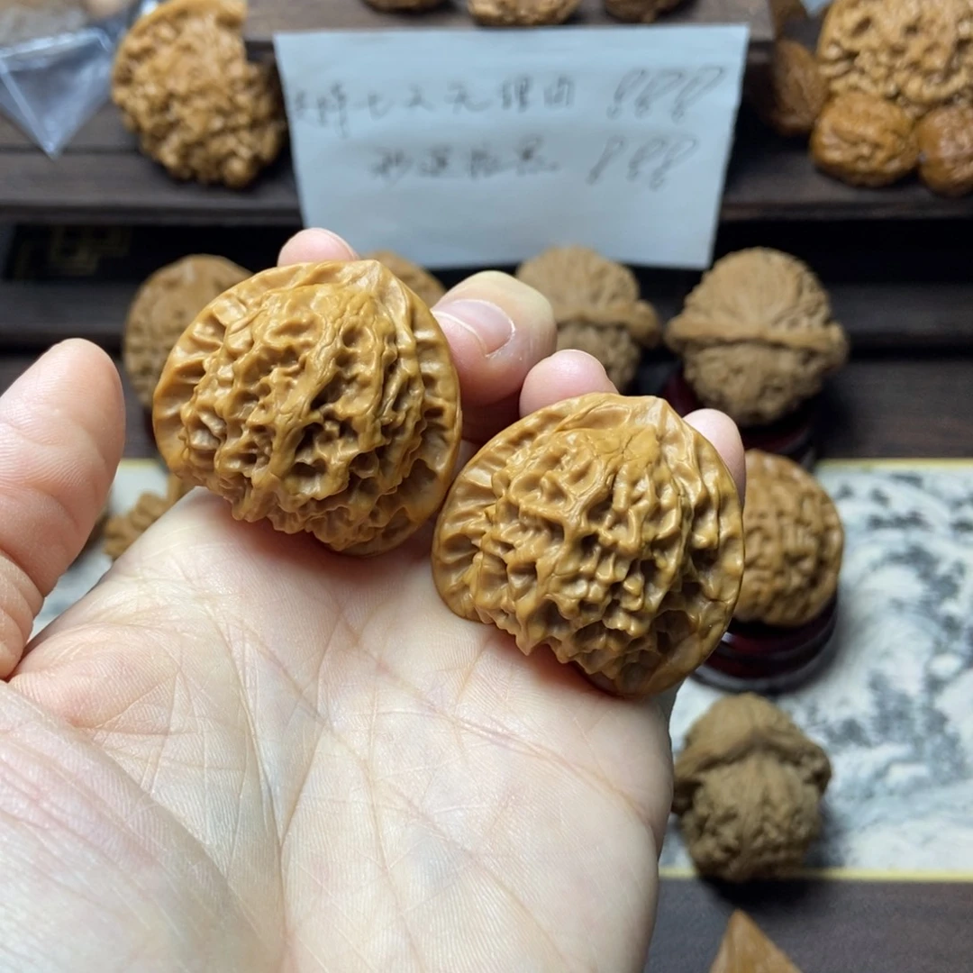 文玩核桃把件全品三角玄月38