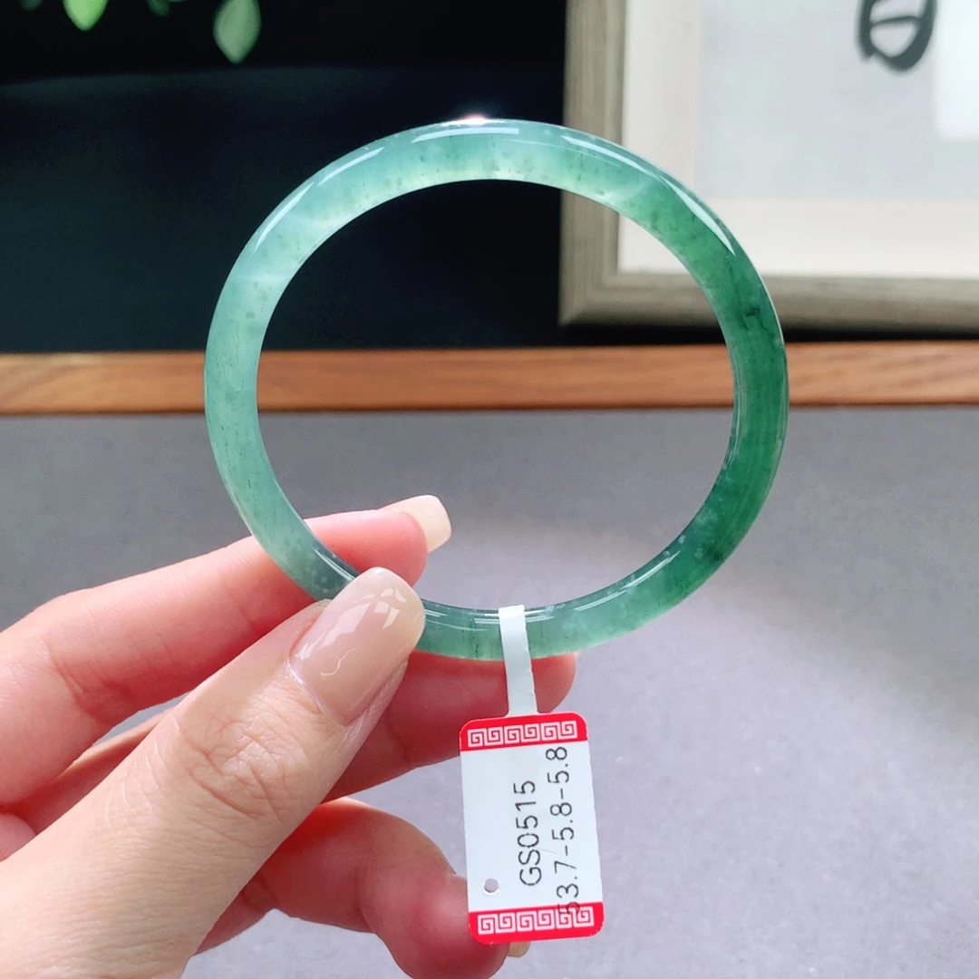 翡翠手镯未镶嵌天然翡翠