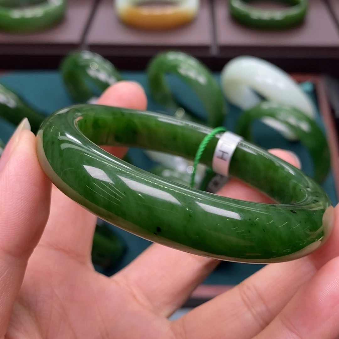 和田玉（碧玉）未镶嵌手镯