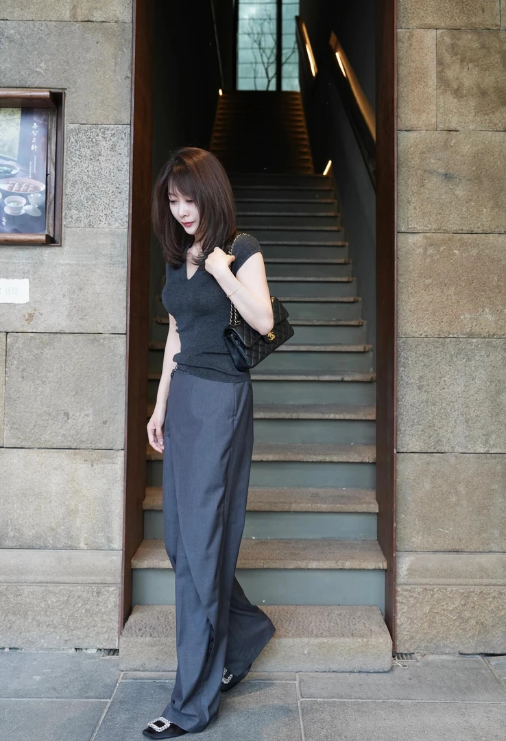 2025春夏新款韩系灰色气质优雅V领短袖上衣高腰显瘦不规则西裤