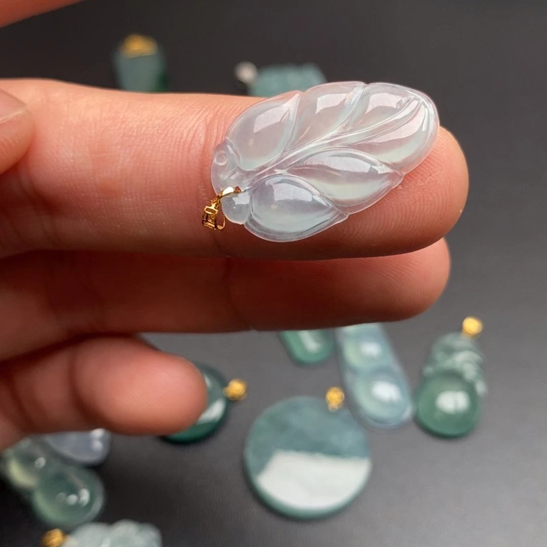 颈饰18K金镶嵌翡翠