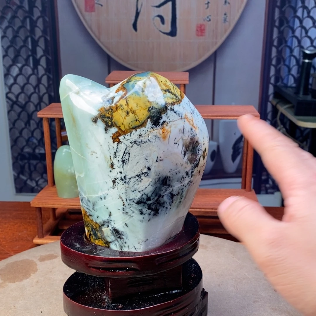 龍****玉岫岩精品原石摆件