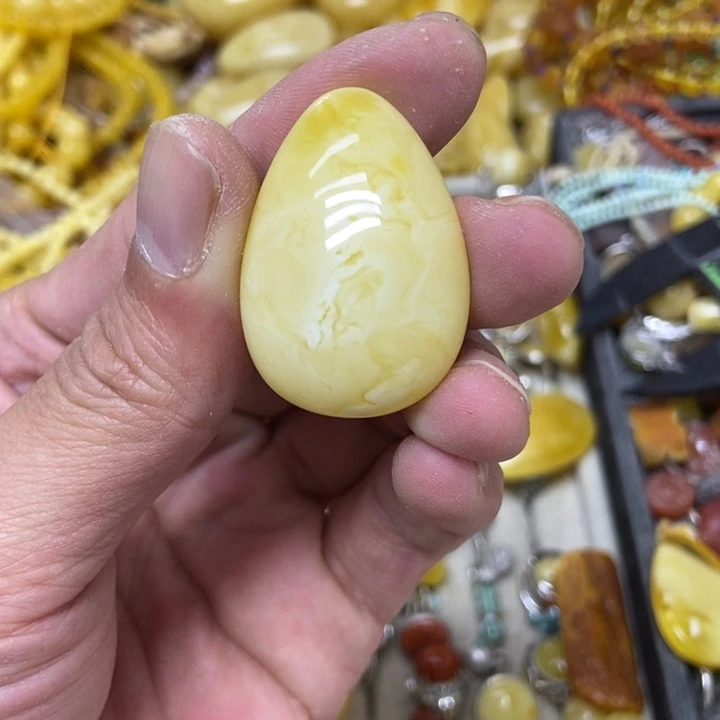 蜜蜡未镶嵌裸石吊坠