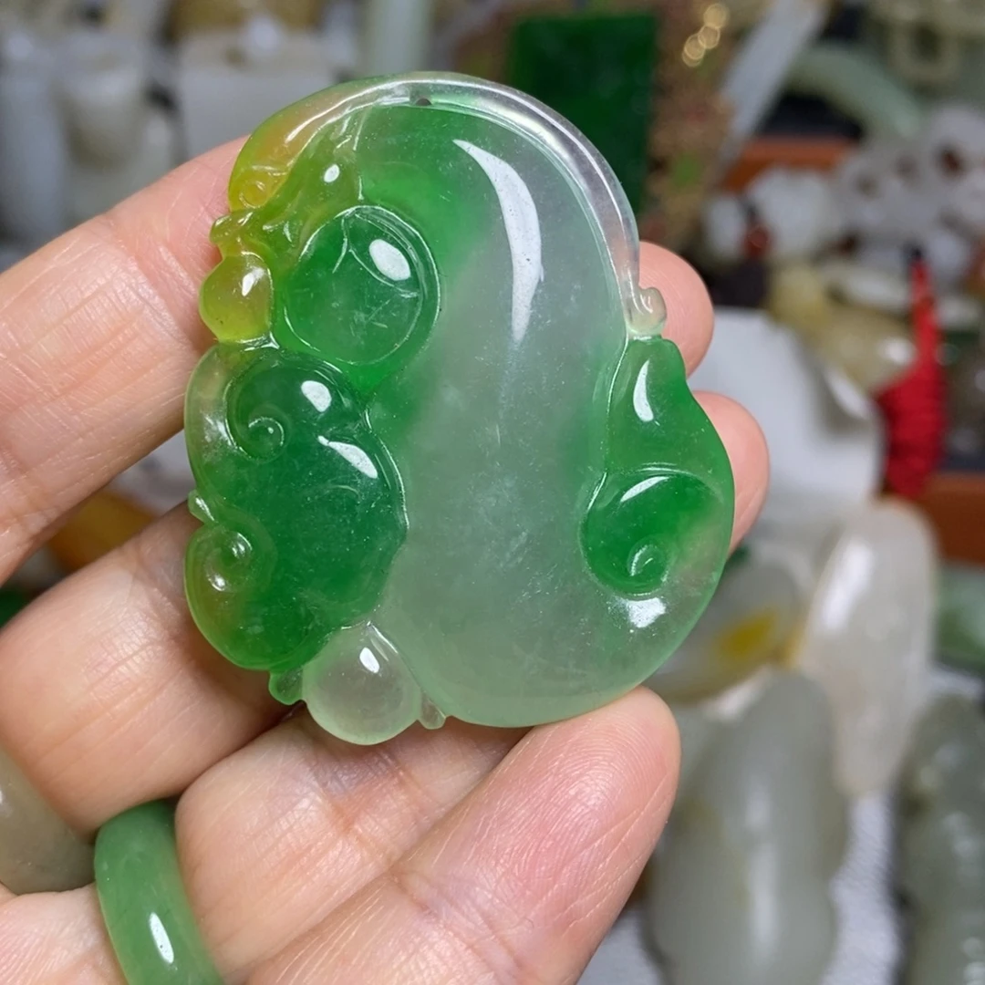 畸***形和田玉（糖玉）未镶嵌颈饰