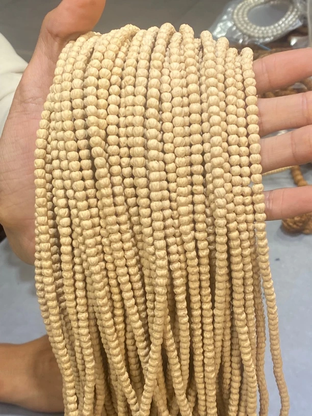 Z14柏香小金豆脖挂4左右（充电器线粗细差不多）