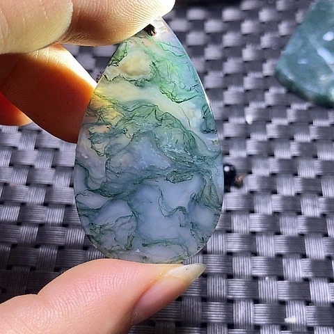 玛瑙/玉髓颈饰未镶嵌?***呢