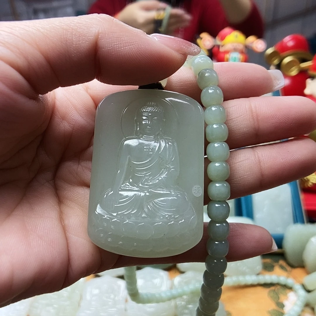 和田玉颈饰未镶嵌沉****?