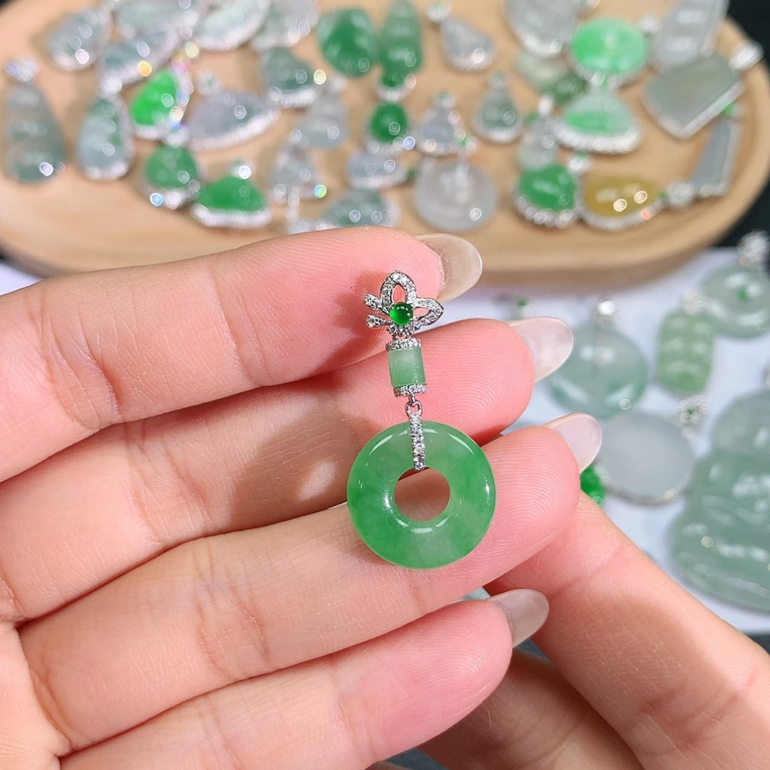 翡翠18K金镶嵌颈饰翡翠