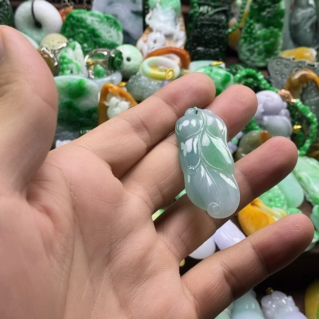 翡翠未镶嵌颈饰树叶