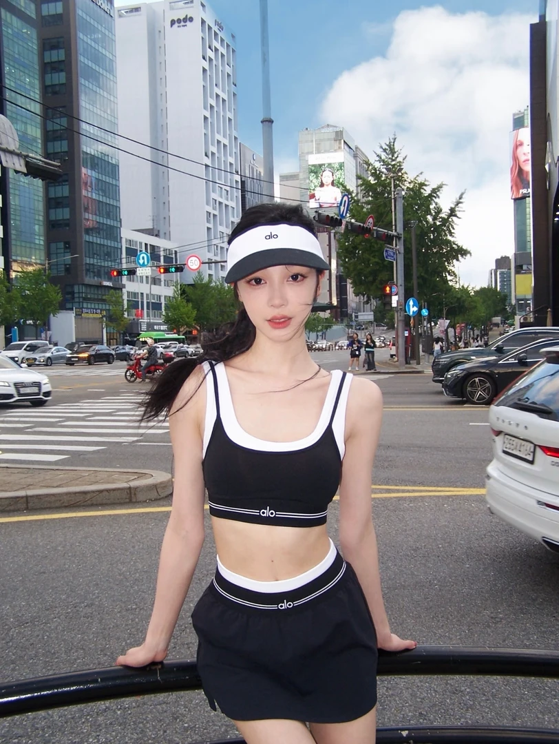 易梦玲jisoo金智秀同款2025新款假两件休闲显瘦网红百搭运动套装