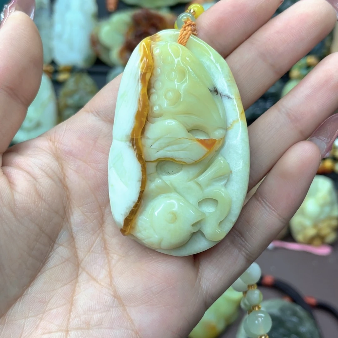 蛇纹石玉颈饰未镶嵌