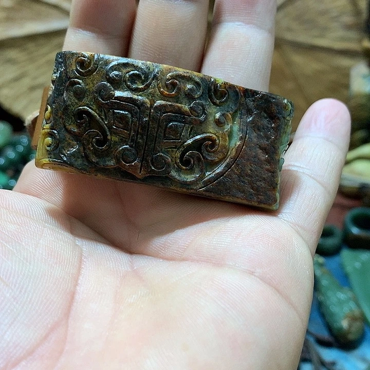 未镶嵌岫岩河磨玉（透闪石质玉）挂件