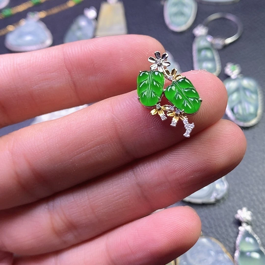 颈饰18K金镶嵌翡翠