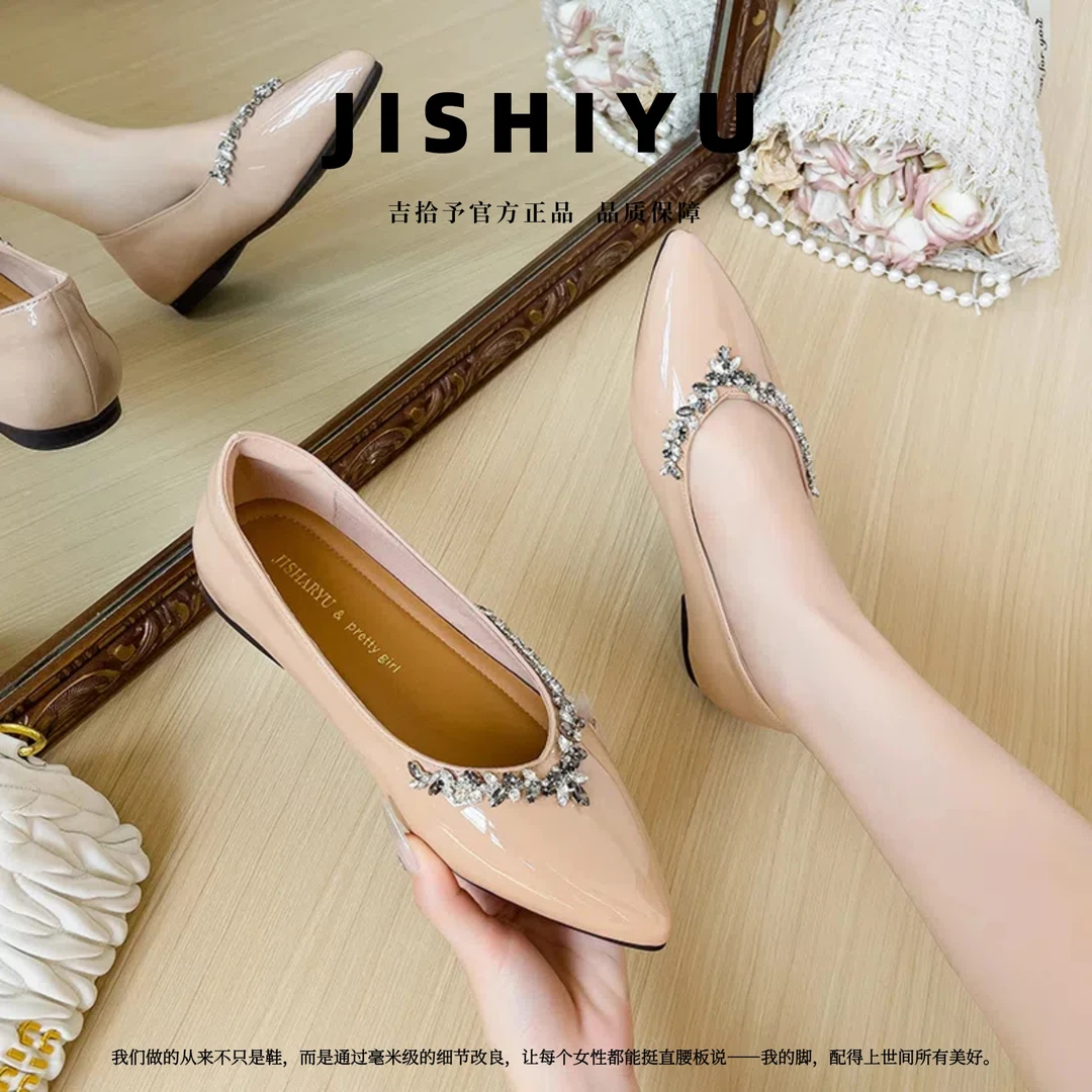 加肥加宽大码女鞋夏季水钻装饰软底尖头平底婚鞋时尚瓢鞋气质百搭